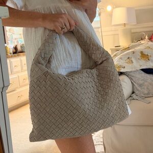 Light grey suede small/medium size hop shoulder bag ! Excellent quality